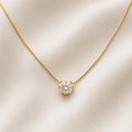 Elegant necklace with sparkling pendant