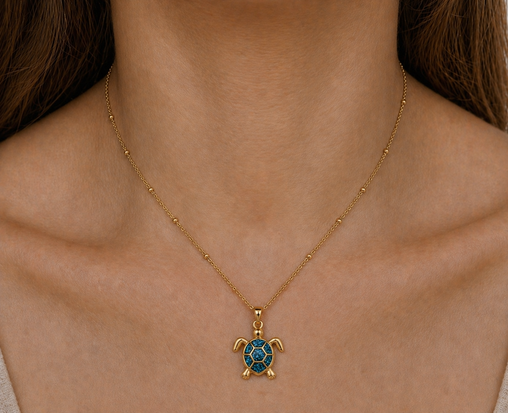 Exclusive necklace with turtle pendant