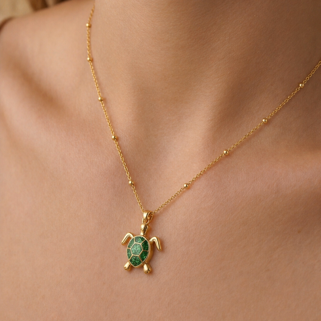 Exclusive necklace with turtle pendant