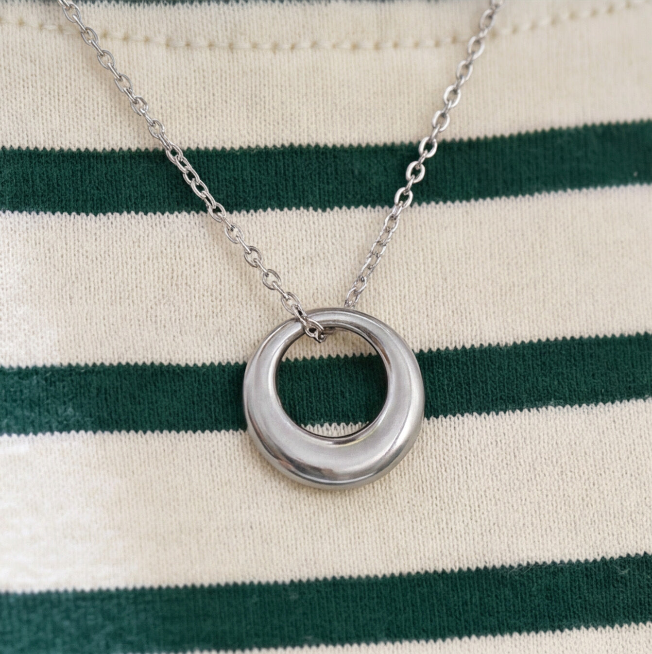 Timeless Women's Necklace with Circle Pendant
