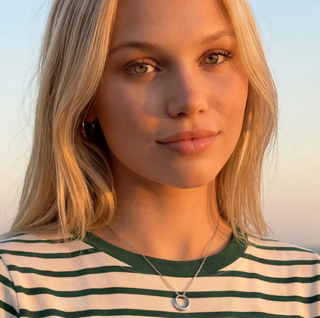 Timeless Women's Necklace with Circle Pendant