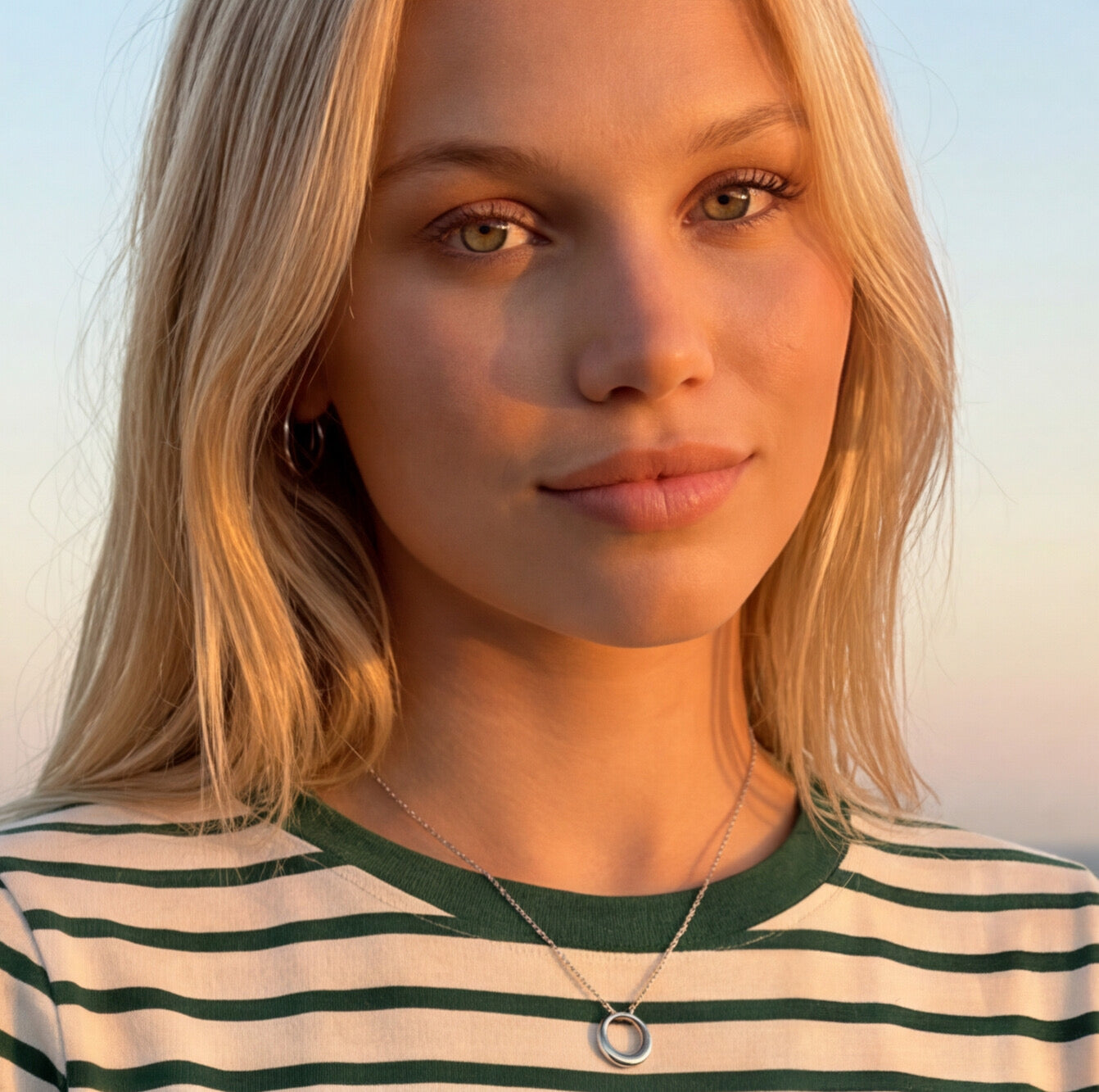 Timeless Women's Necklace with Circle Pendant