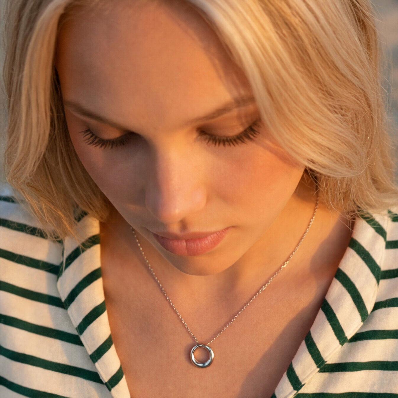 Timeless Women's Necklace with Circle Pendant