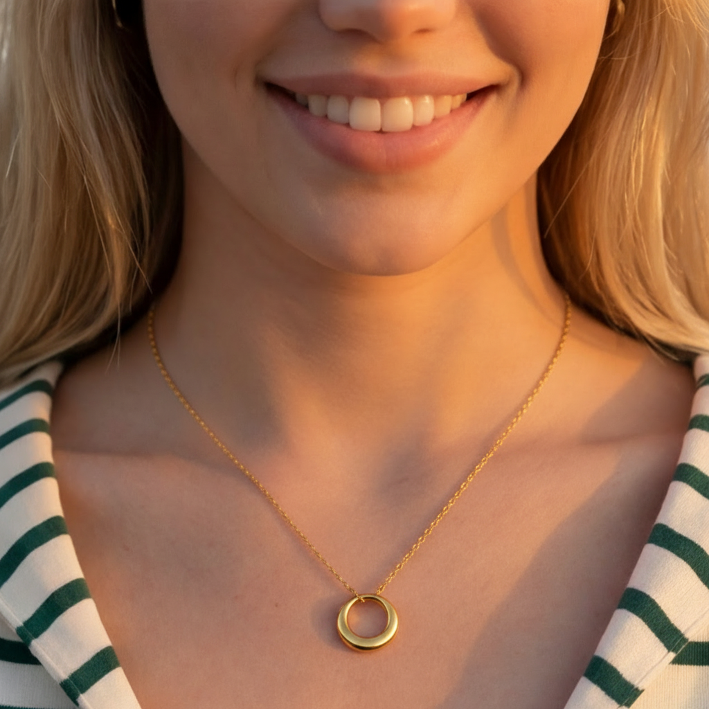 Timeless Women's Necklace with Circle Pendant