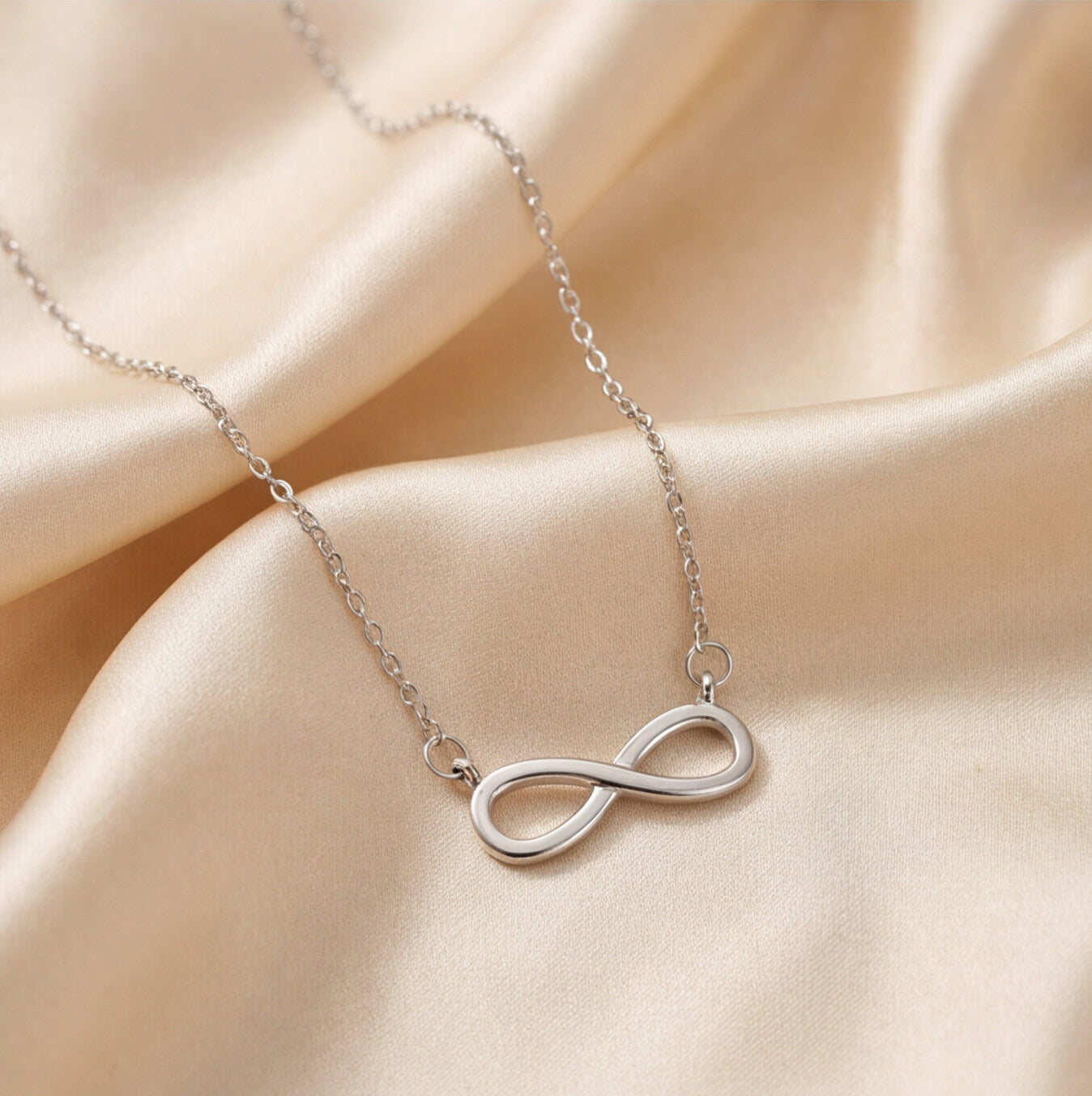 Elegante Infinity Kette minimalistisch