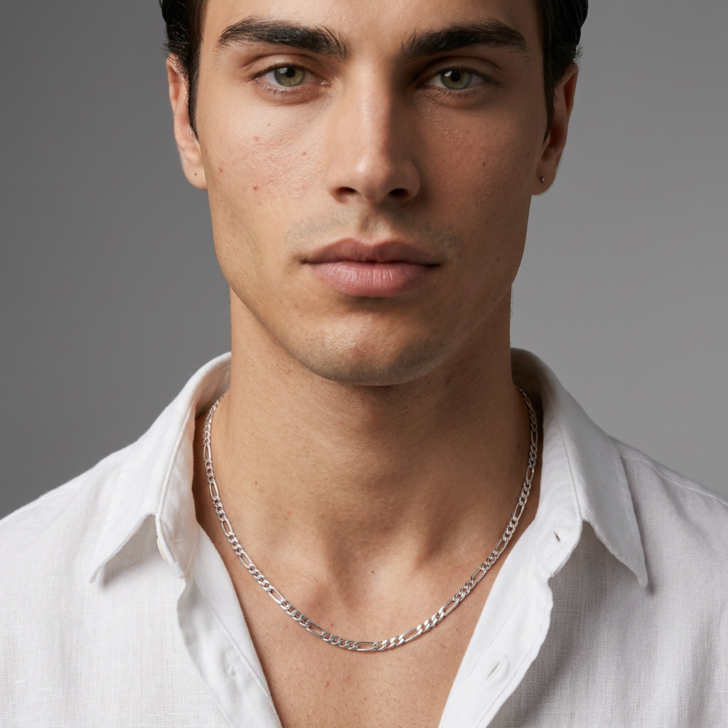 Timeless elegant Figaro chain