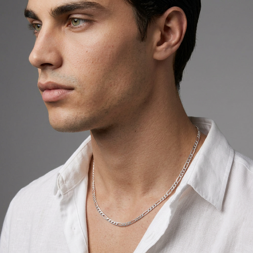 Timeless elegant Figaro chain